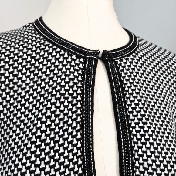 J. MCLAUGHLIN Black & White Eyehook Open Front Cardigan Beaded Trim Size Medium - Picture 4 of 5